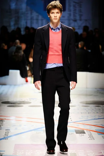 Look 15